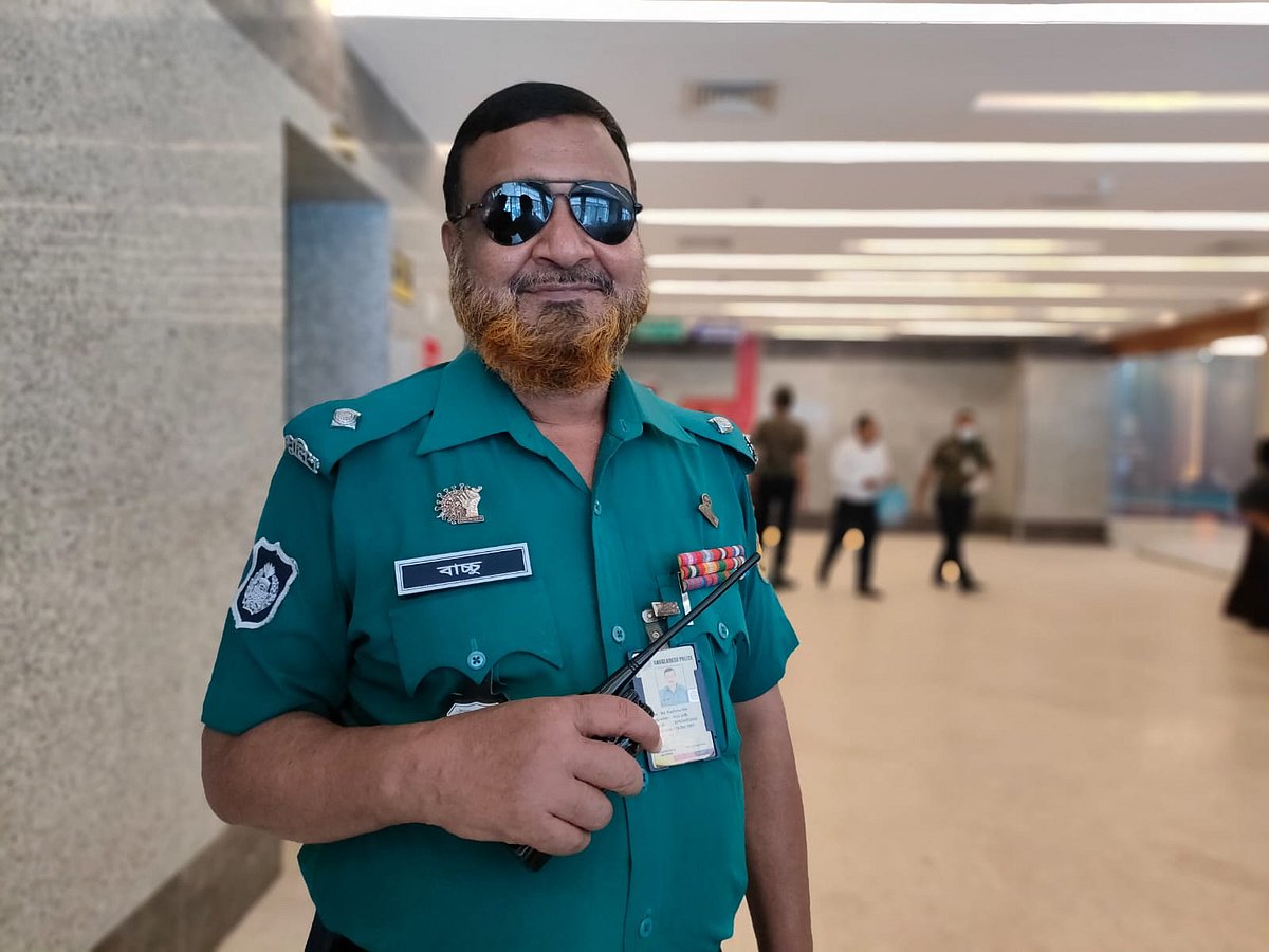 পুলিশ পরিদর্শক বাচ্চু মিয়া। তাঁকে এখন ঢাকা মেডিকেল পুলিশ ফাঁড়িতে পাওয়া যাবে না